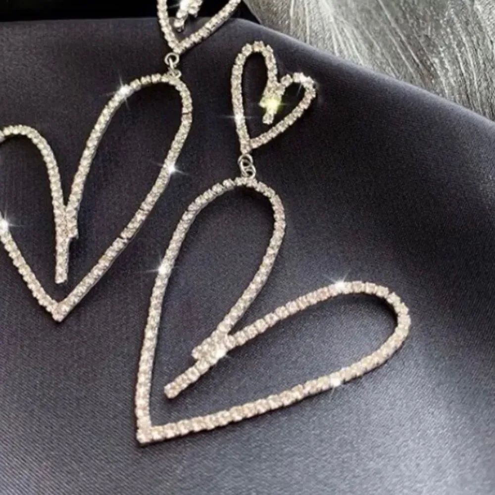 💛 Betsey Johnson double heart rhinestone dangle earrings 💛